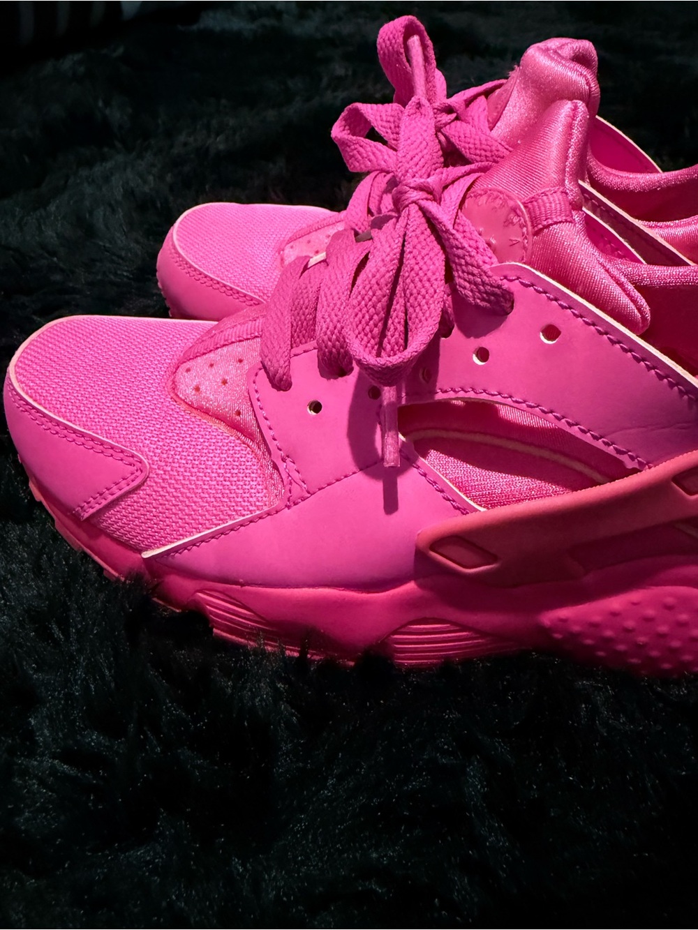 Nike Women's Neon Pink Huarache Sneakers size 5.5Y . Women 7 - Picture 4 of 11